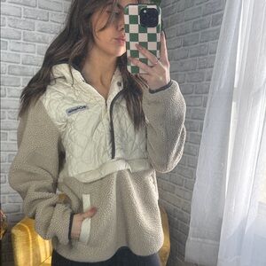 Columbia // Two-Tone Beige & Cream Sherpa pullover hoodie